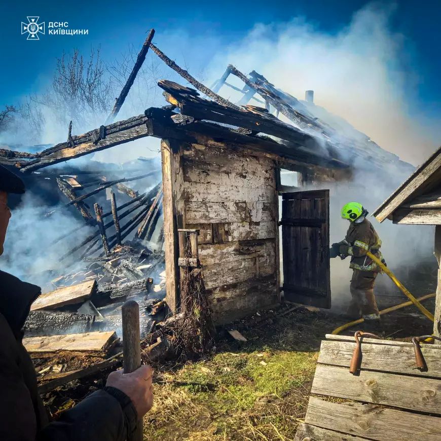На Вишгородщині через спалювання сухої трави згоріла господарська будівля - фото 3