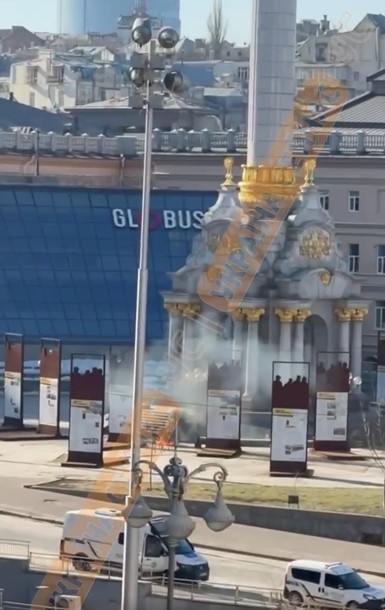 У центрі Києва впали уламки БпЛА