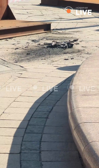 У центрі Києва впали уламки БпЛА