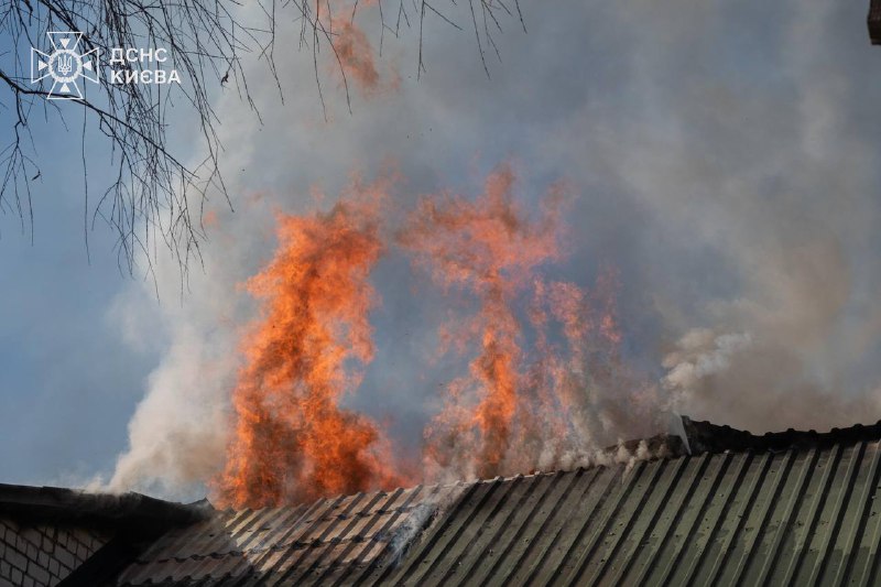 У Києві горів двоповерховий будинок - фото 3