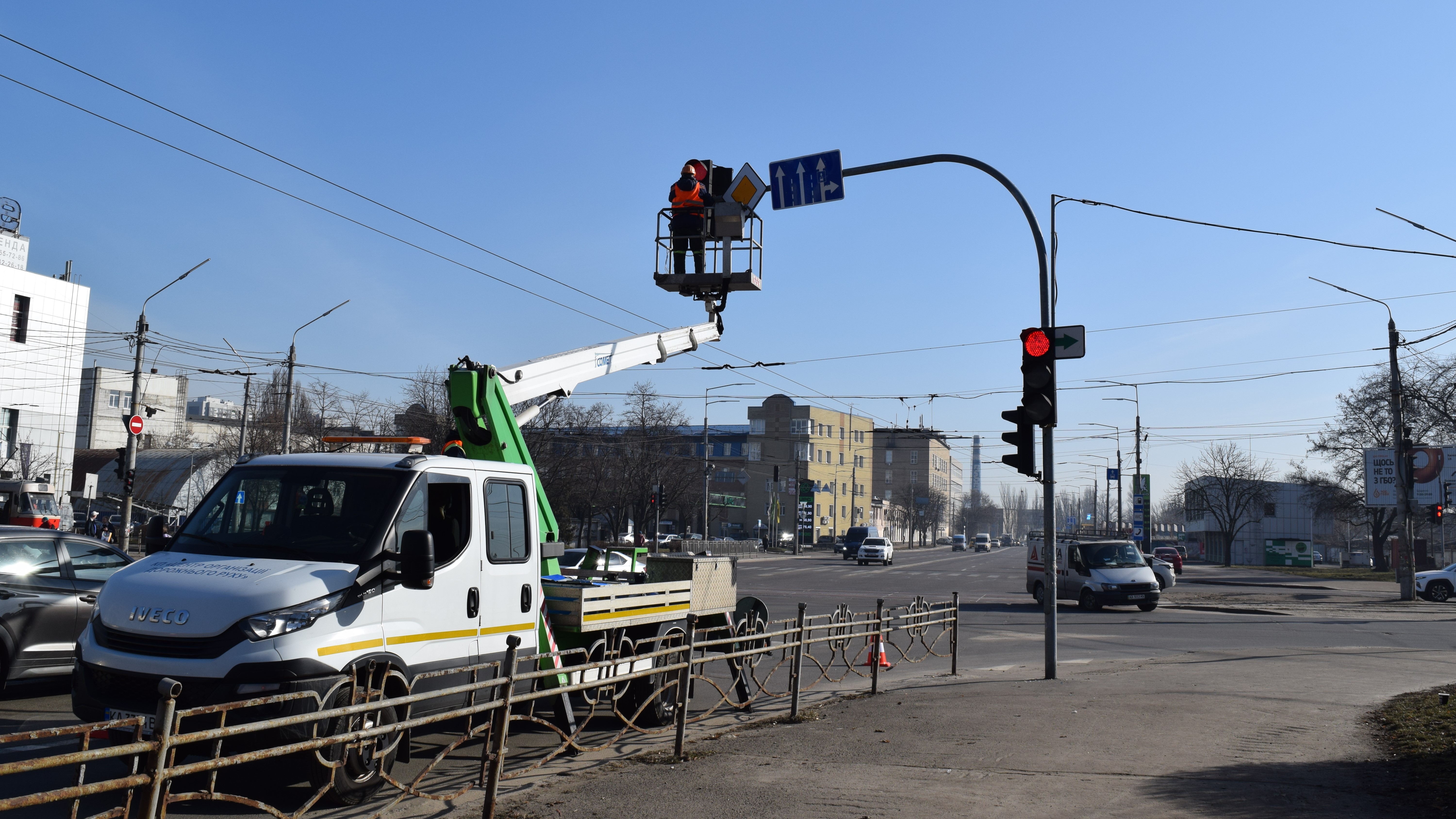 У Києві проводять весняну профілактику світлофорів і дорожніх знаків