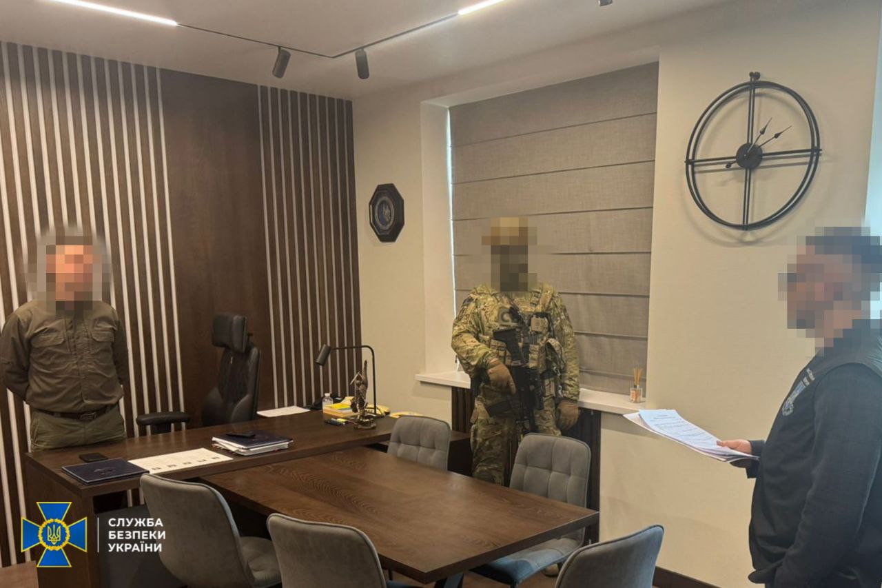 Затримали двох високопосадовців обласних управлінь СБУ - фото 3