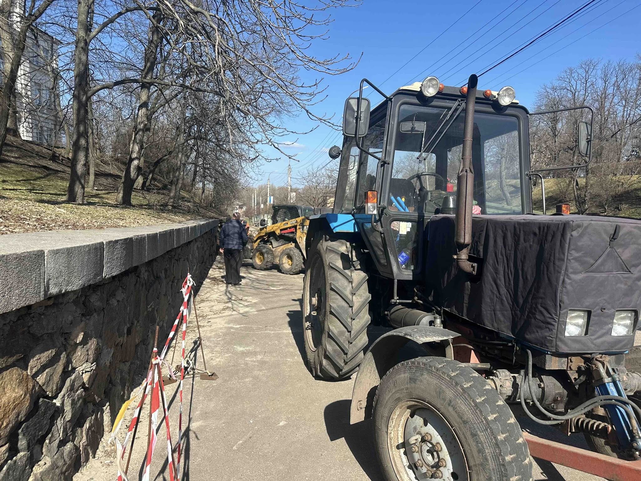 Ремонтують підпірну стінку на Замковому узвозі у Черкасах. Фото - фото 6