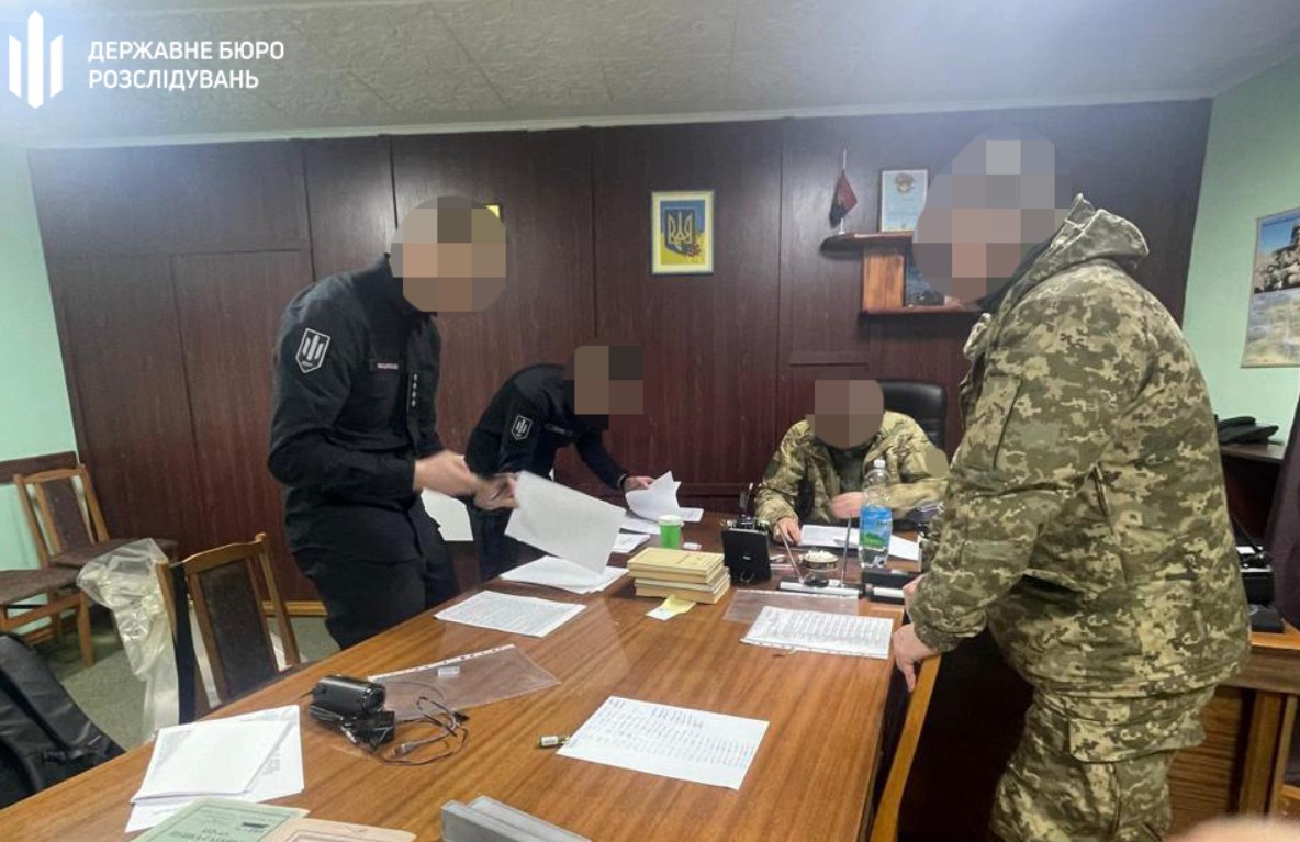 Командир військової частини відправляв підлеглих робити ремонт у квартирах на Черкащині