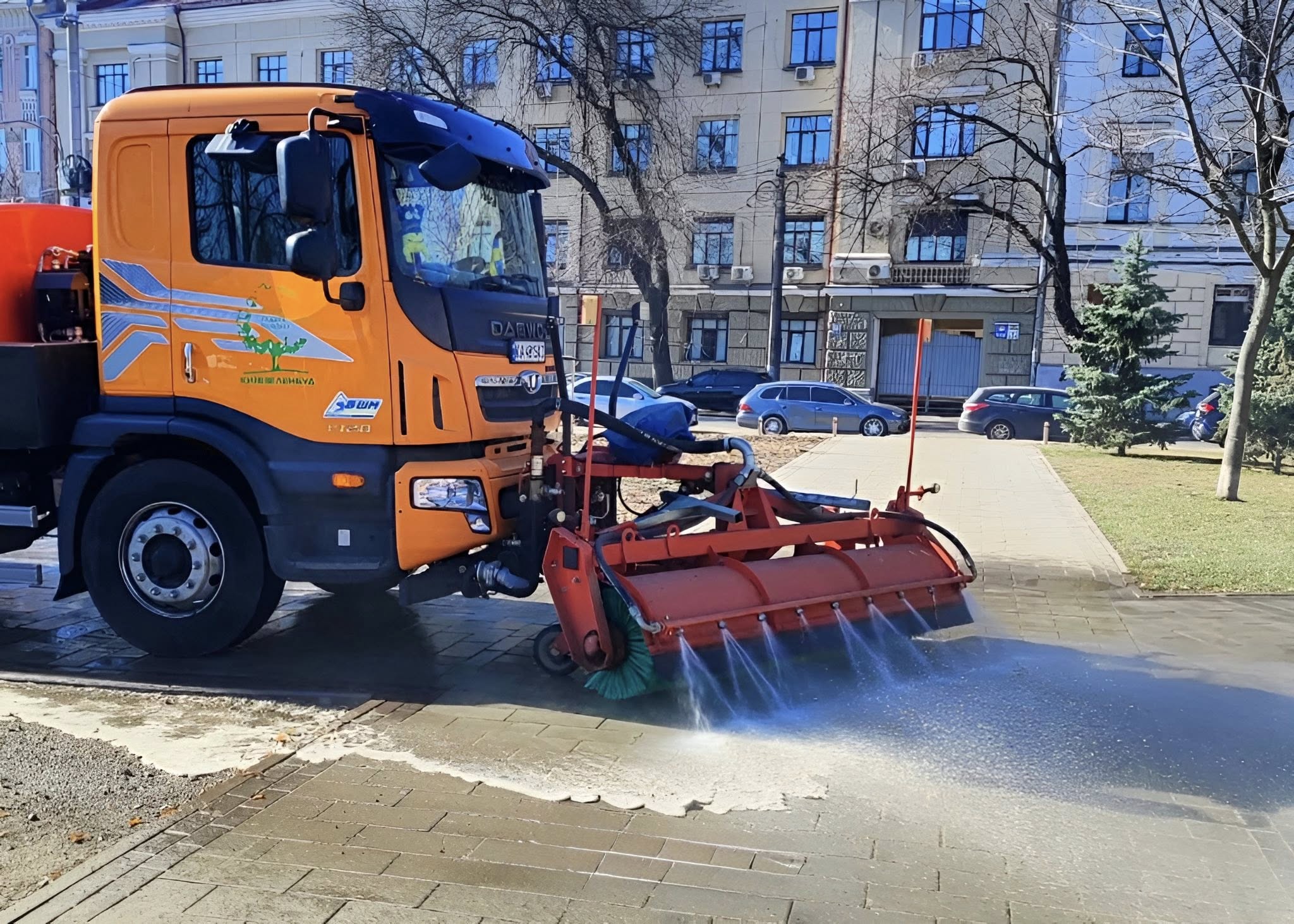У столиці розпочали миття пішохідних доріжок - фото 2