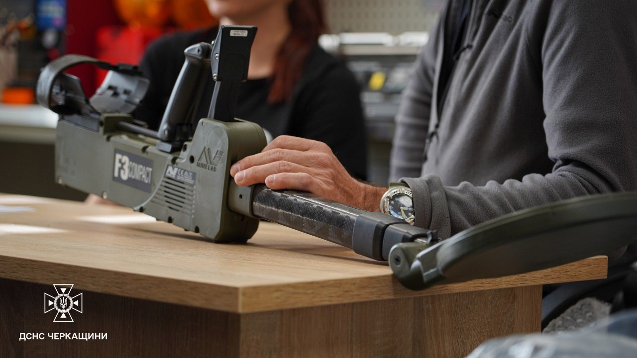 Іноземні експерти провели в Черкасах навчання для саперів із ремонту металошукачів для розміновування - фото 3