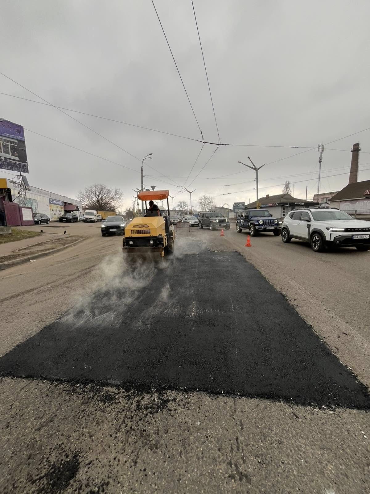 У Черкасах залатали ями на проспекті Хіміків та вулиці Смілянській. Фото - фото 6