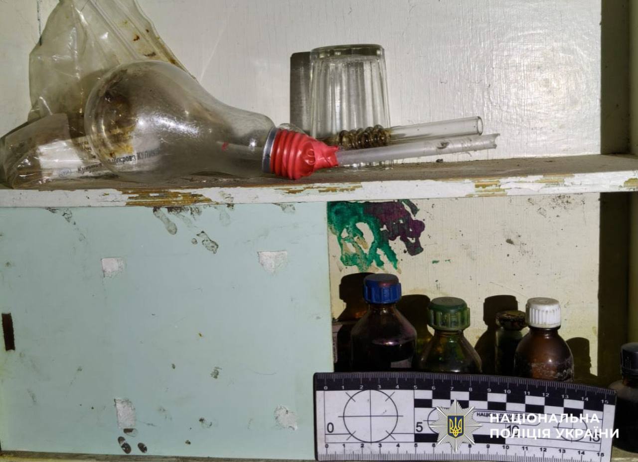 Схиляв підлітків до вживання РVP: поліцейські Київщини затримали зловмисника