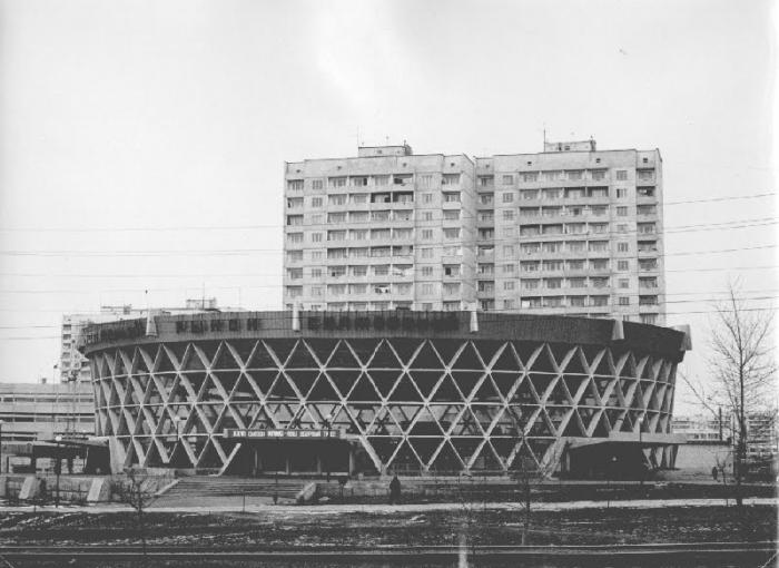 Ринки Черкас: від легендарної «літаючої тарілки» до сучасних торговельних майданчиків