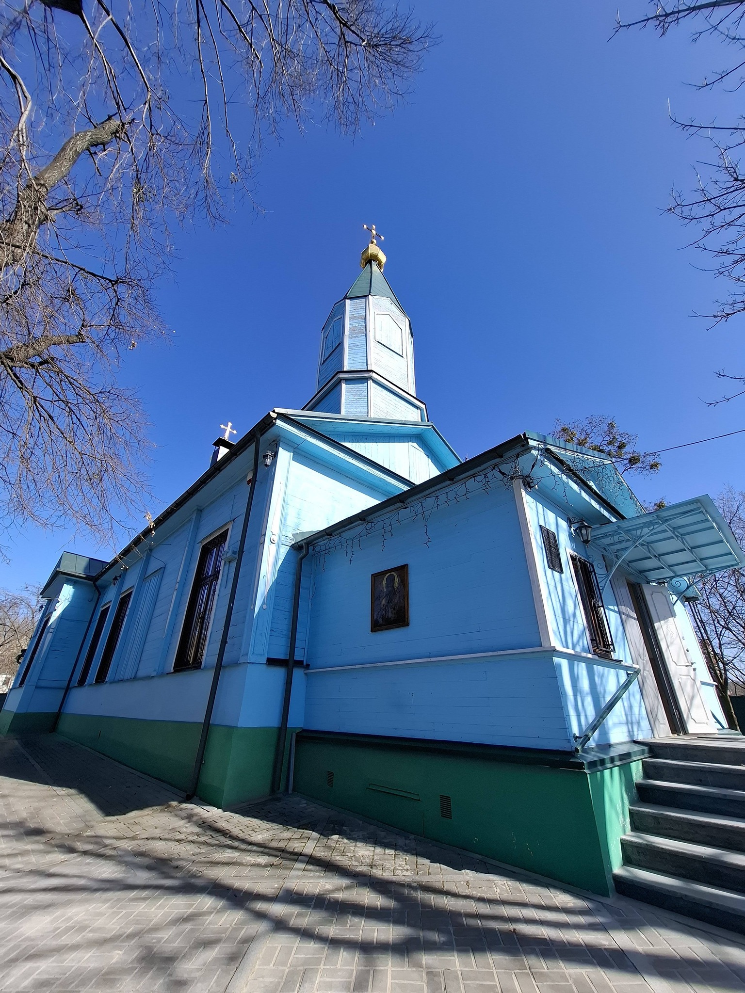 Храм, дитбудинок, бібліотека: Як виглядає найстаріша дерев’яна церква Києва - фото 2