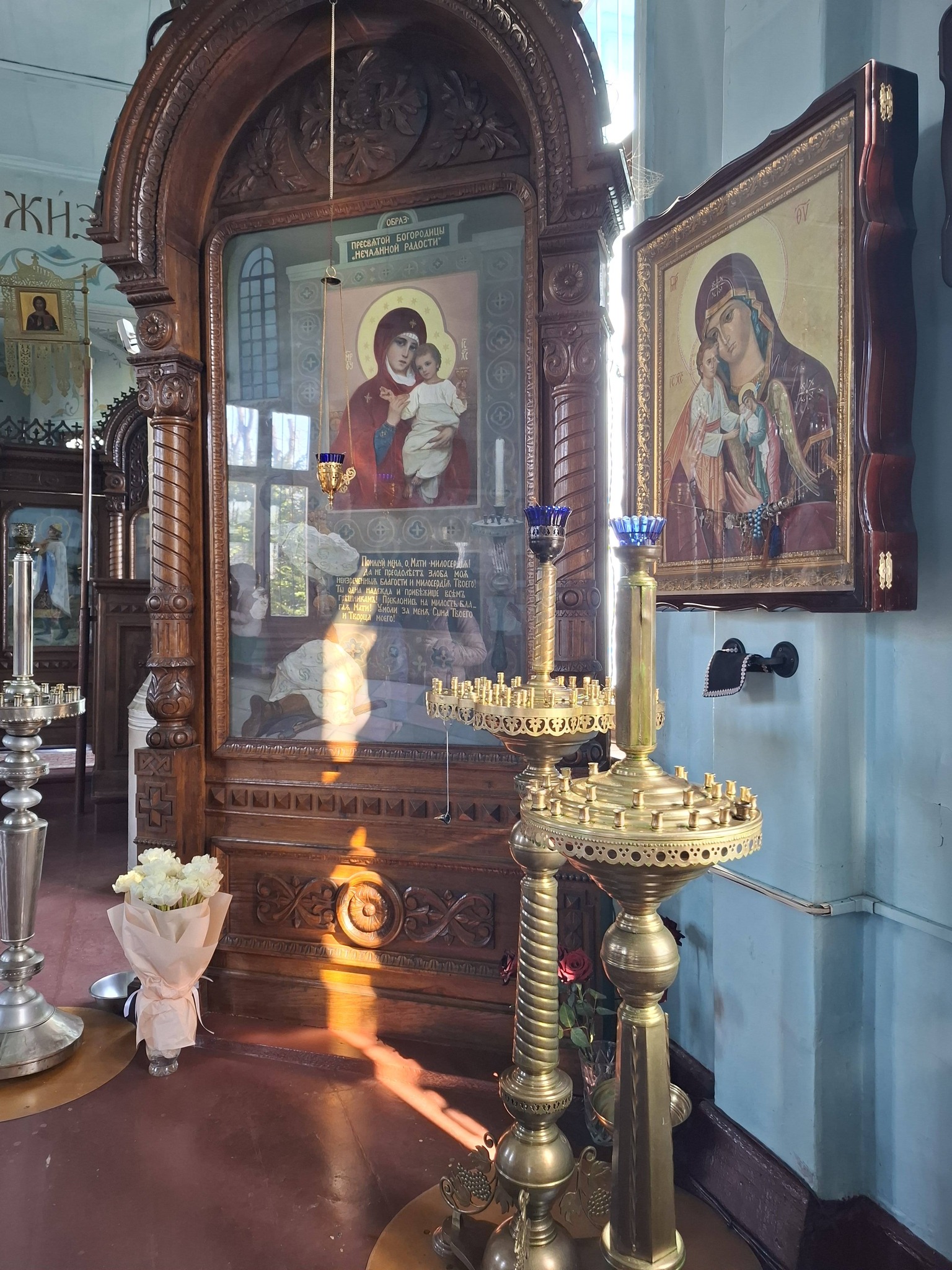 Храм, дитбудинок, бібліотека: Як виглядає найстаріша дерев’яна церква Києва - фото 5