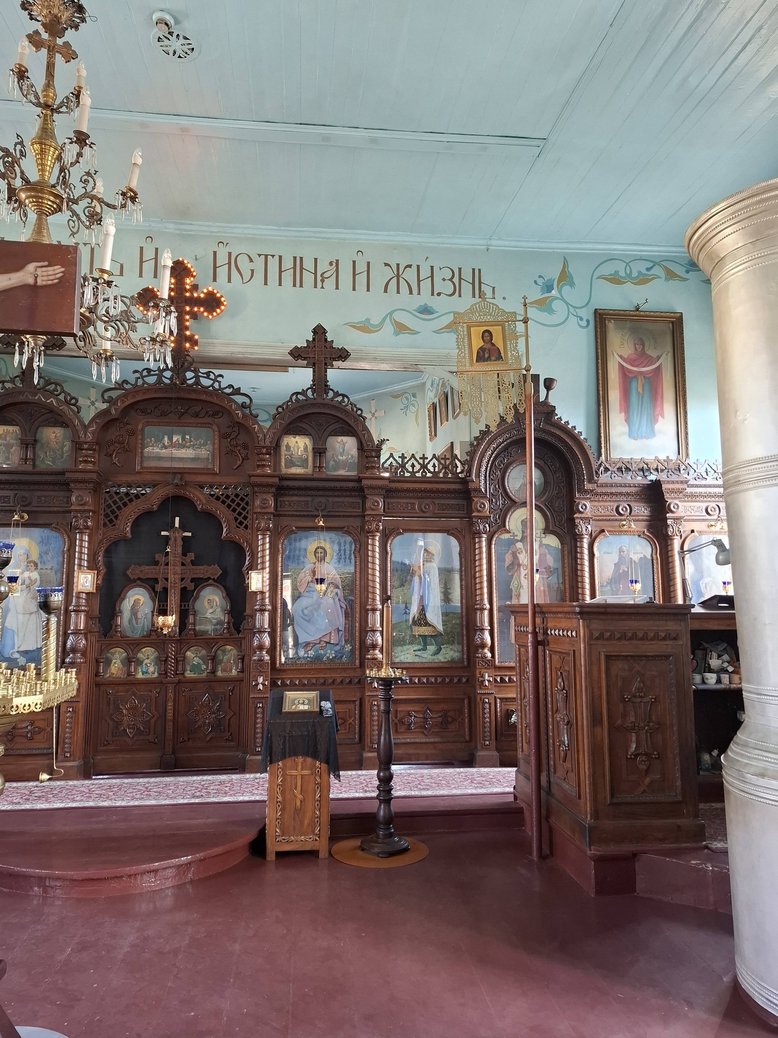 Храм, дитбудинок, бібліотека: Як виглядає найстаріша дерев’яна церква Києва - фото 4