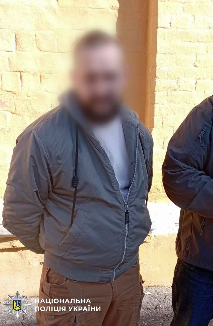 У столиці затримали офіцера ЗСУ, який за 9 000 доларів обіцяв перевести бійця в тил