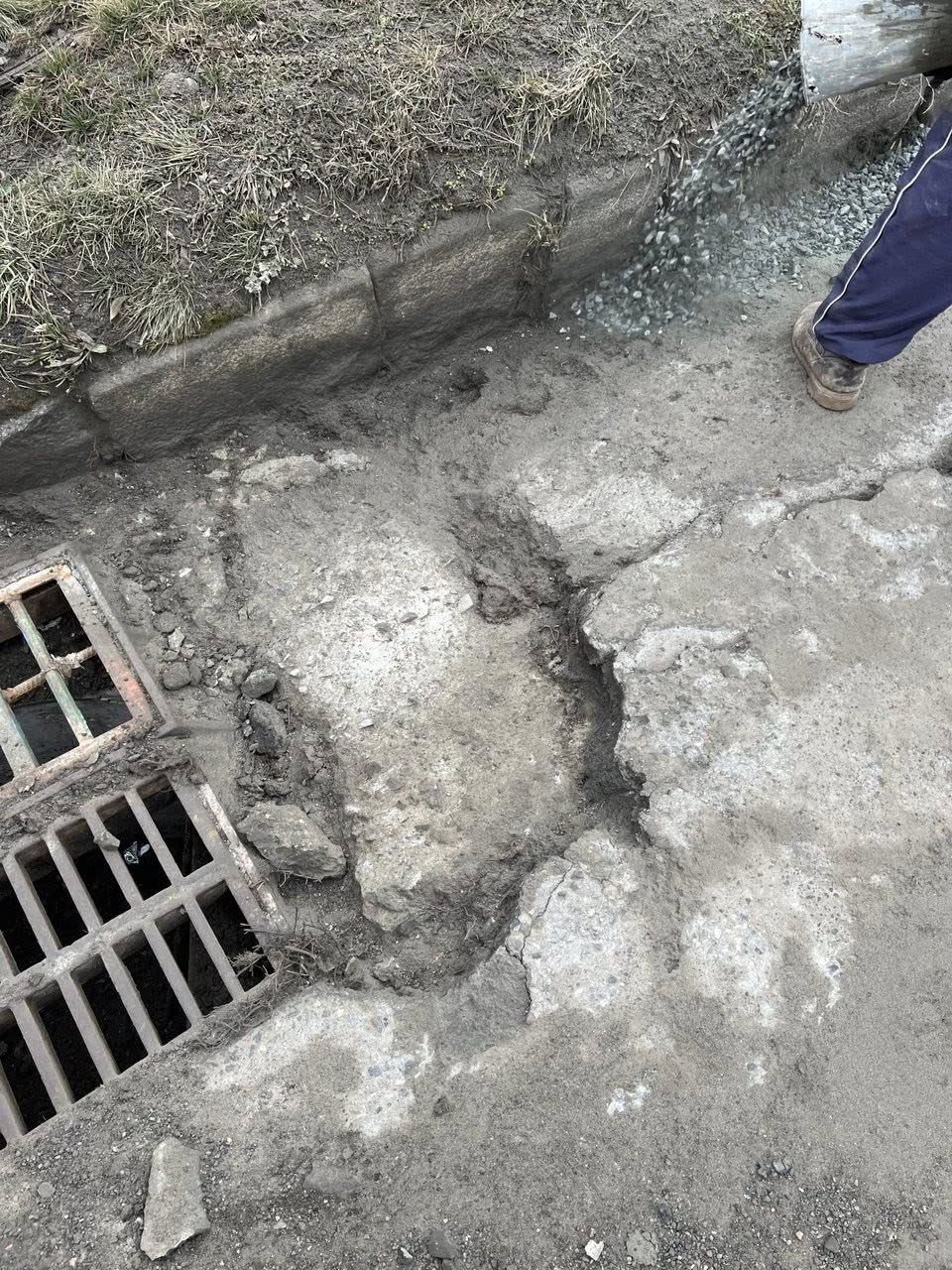 У Тальному ліквідують ями на дорогах. Фото - фото 2