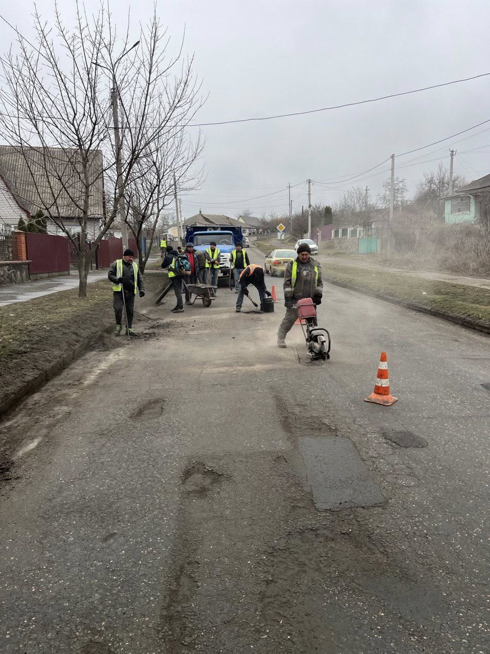 У Тальному ліквідують ями на дорогах. Фото - фото 3