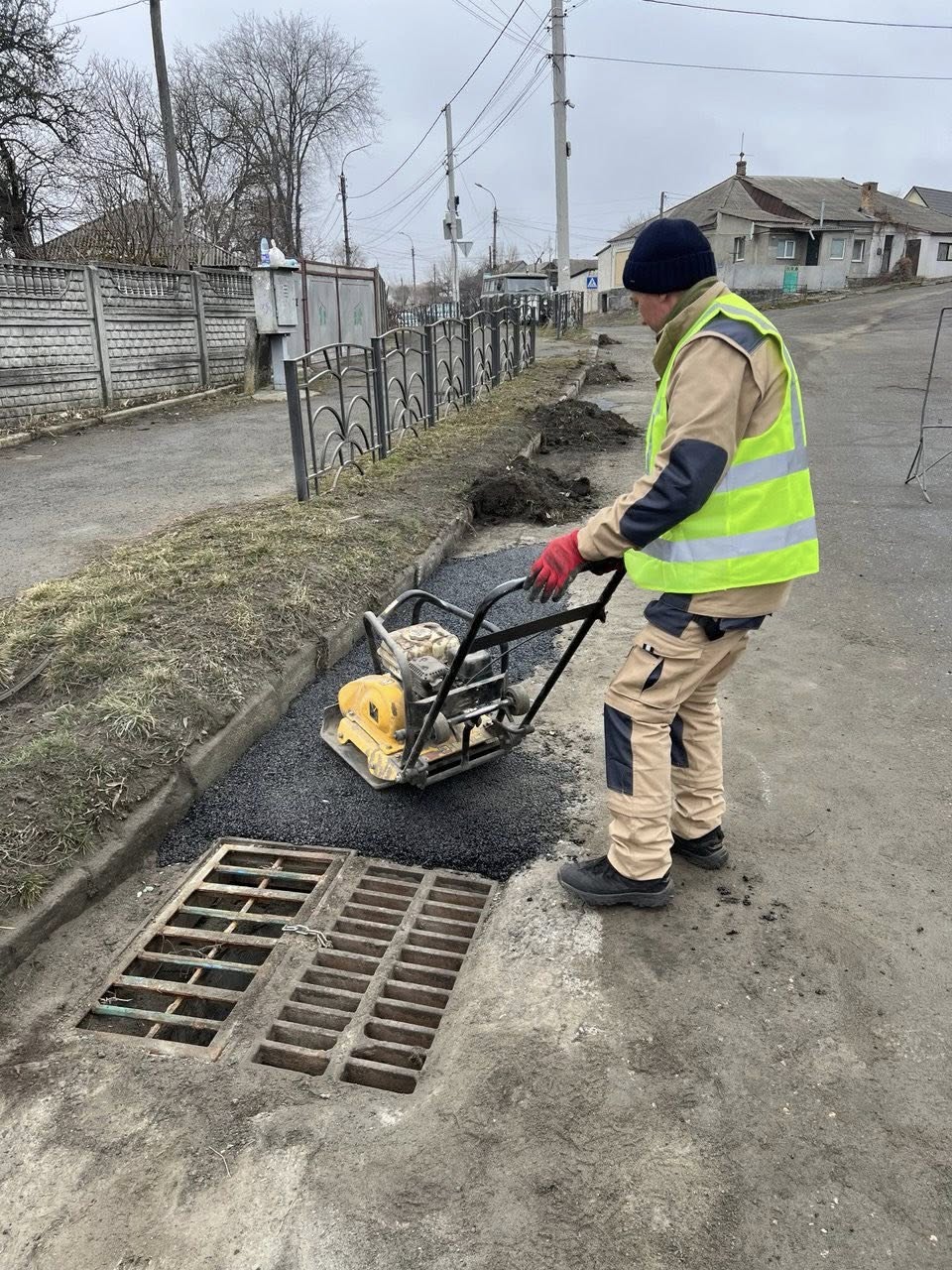 У Тальному ліквідують ями на дорогах. Фото - фото 4