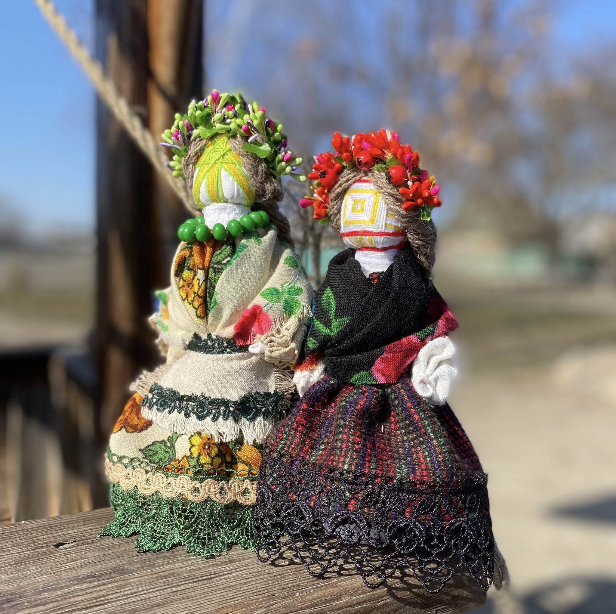 На Черкащині майстриня створює ляльки-мотанки за давніми техніками: з травами і без ножиць. Фото - фото 6