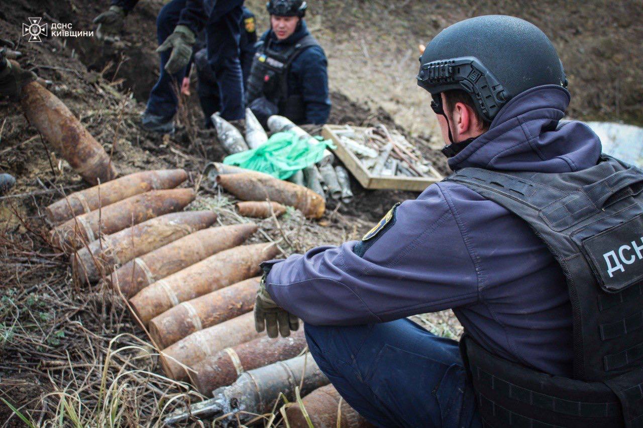 Білоцерківські піротехніки провели масштабне знищення боєприпасів - фото 2
