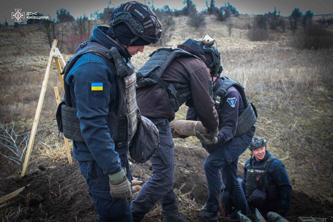 Білоцерківські піротехніки провели масштабне знищення боєприпасів - фото 3