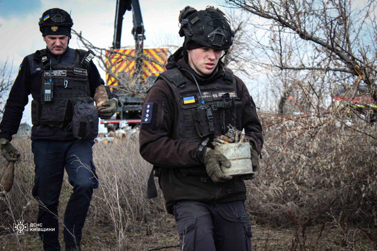 Білоцерківські піротехніки провели масштабне знищення боєприпасів - фото 4