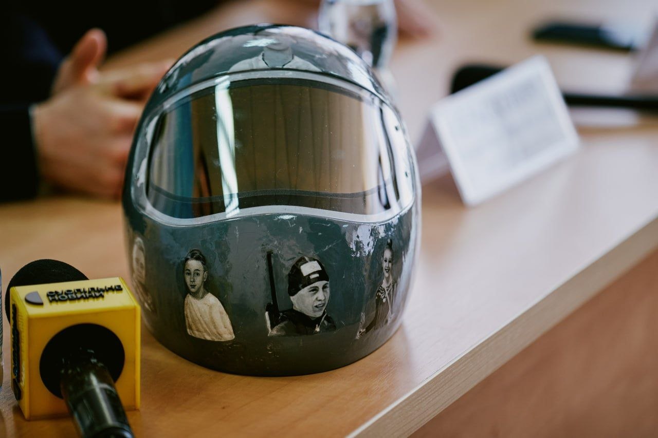 Скелетоніст Владислав Гераскевич привіз легендарний шолом у Черкаси