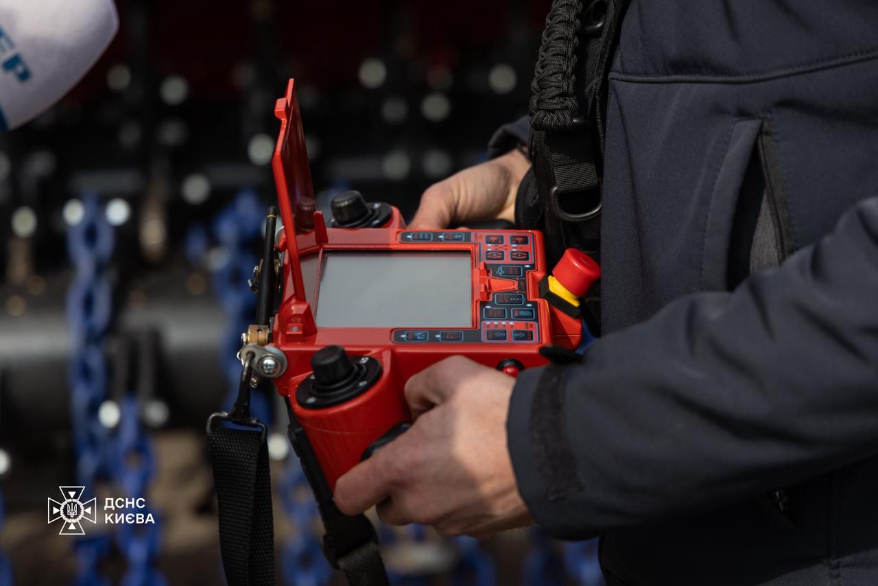 У Києві презентували нову поштову марку, присвячену саперам - фото 3