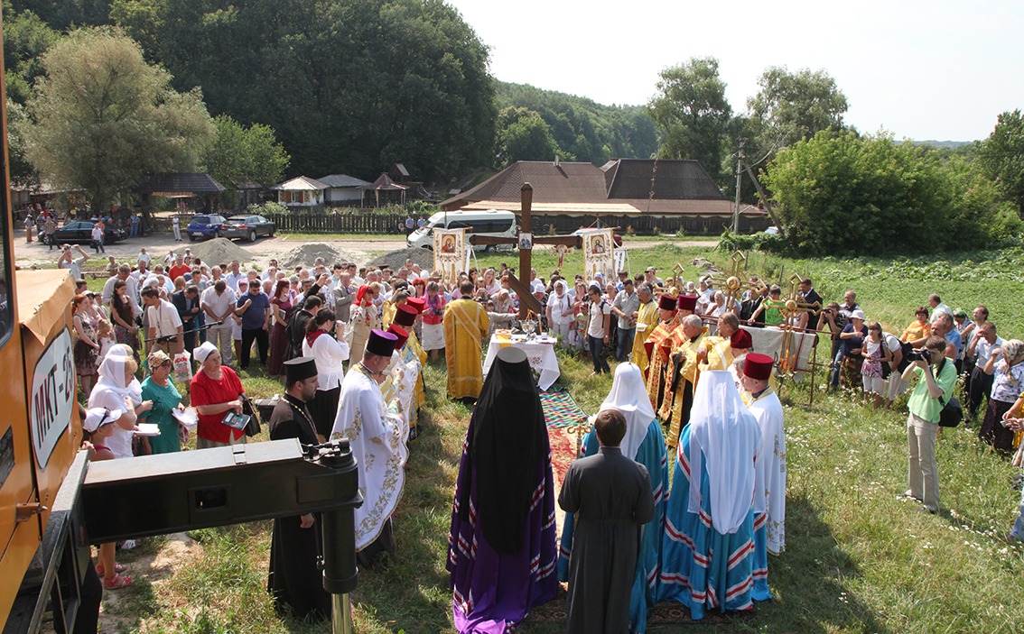 Показали архівні фото Патріарха Філарета під час освячення храму на Черкащині - фото 6