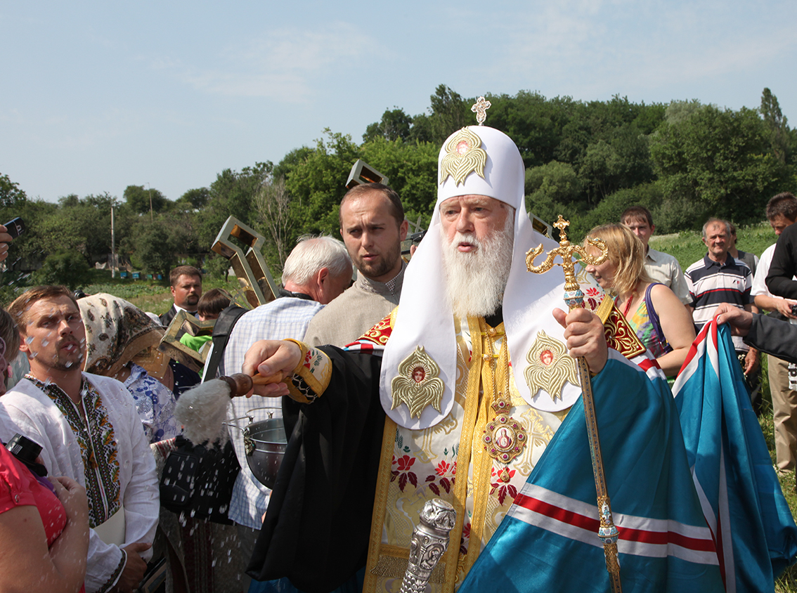 Показали архівні фото Патріарха Філарета під час освячення храму на Черкащині - фото 4