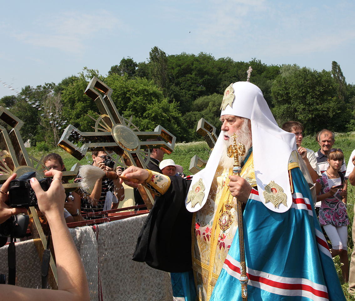 Показали архівні фото Патріарха Філарета під час освячення храму на Черкащині - фото 5