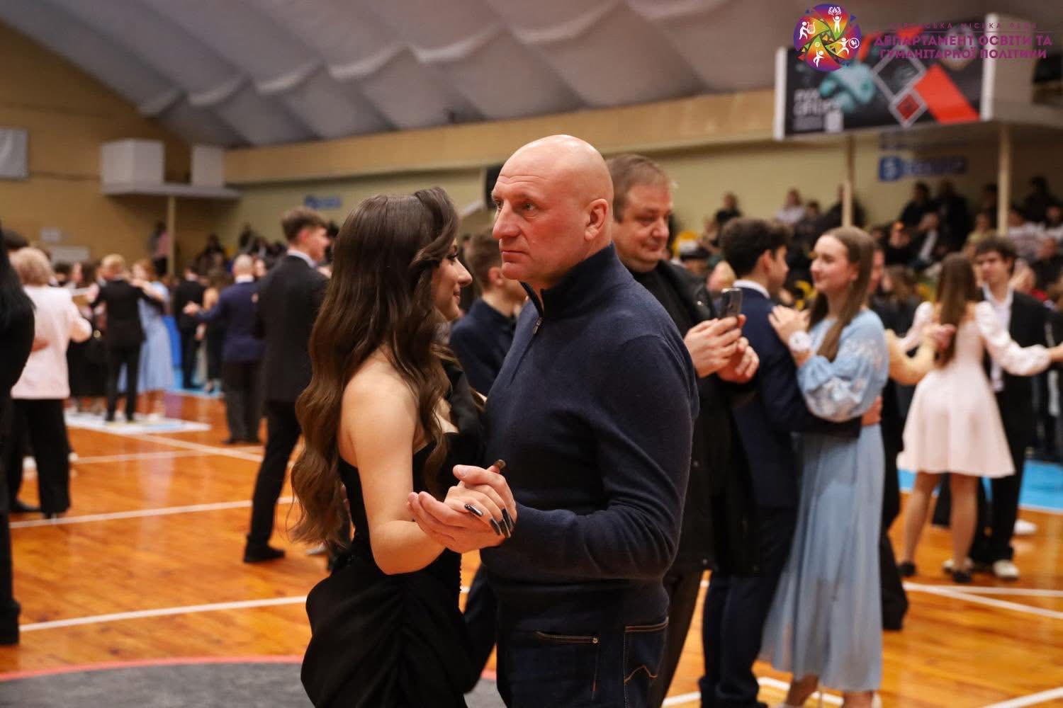 У Черкасах провели благодійний дипломатичний бал для підтримки молоді Херсона