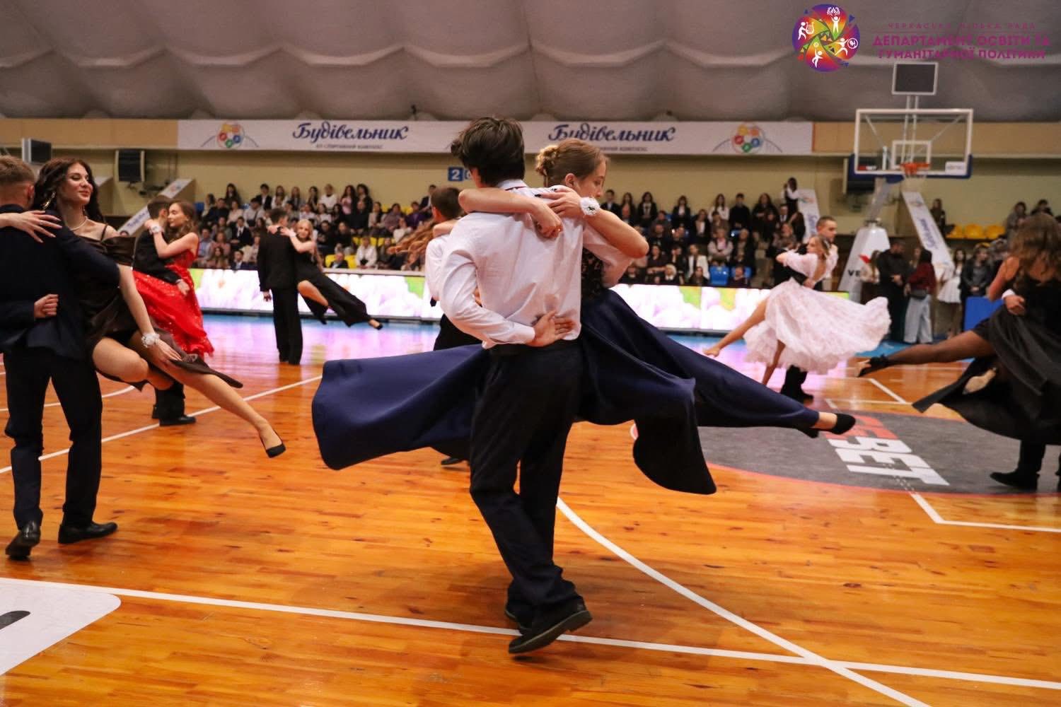 У Черкасах провели благодійний дипломатичний бал для підтримки молоді Херсона - фото 2