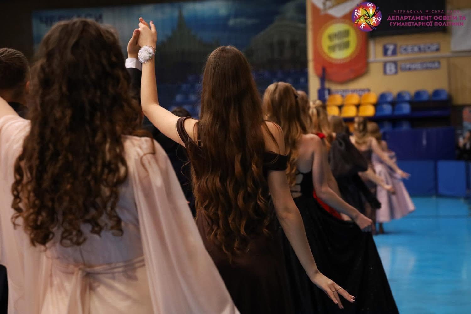 У Черкасах провели благодійний дипломатичний бал для підтримки молоді Херсона - фото 7