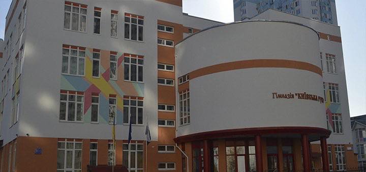 Тріщини у стінах, надмірні прогини плит перекриття: що з будівлею гімназії у Києві