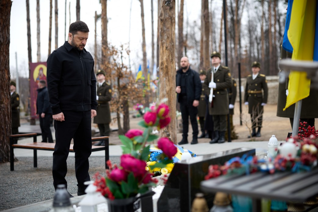 Президент вшанував пам’ять захисників, які загинули під час оборони та звільнення Мощуна