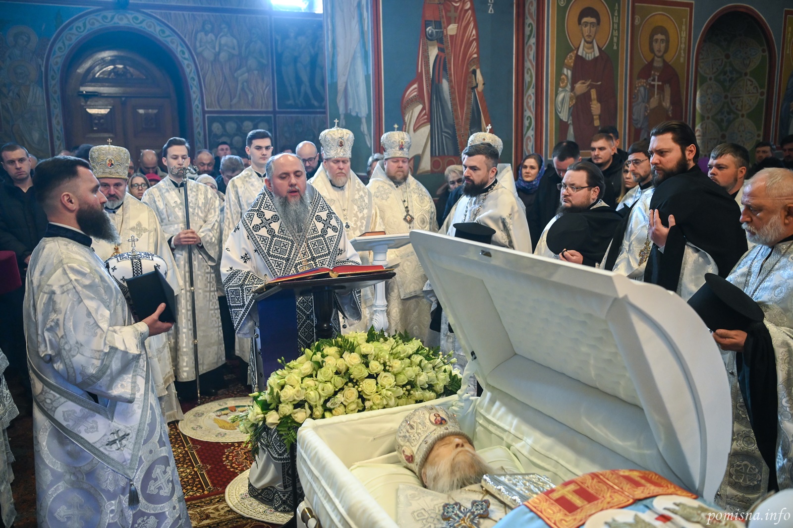 Блаженнійший Митрополит Епіфаній очолив першу частину чину відспівування Святійшого Патріарха Філарета - фото 3