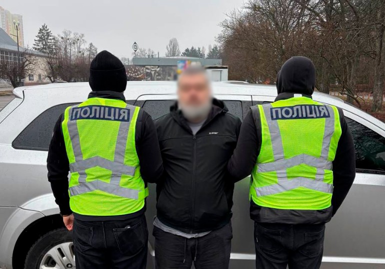 Киянин вчинив розбійний напад на пункт обміну валют