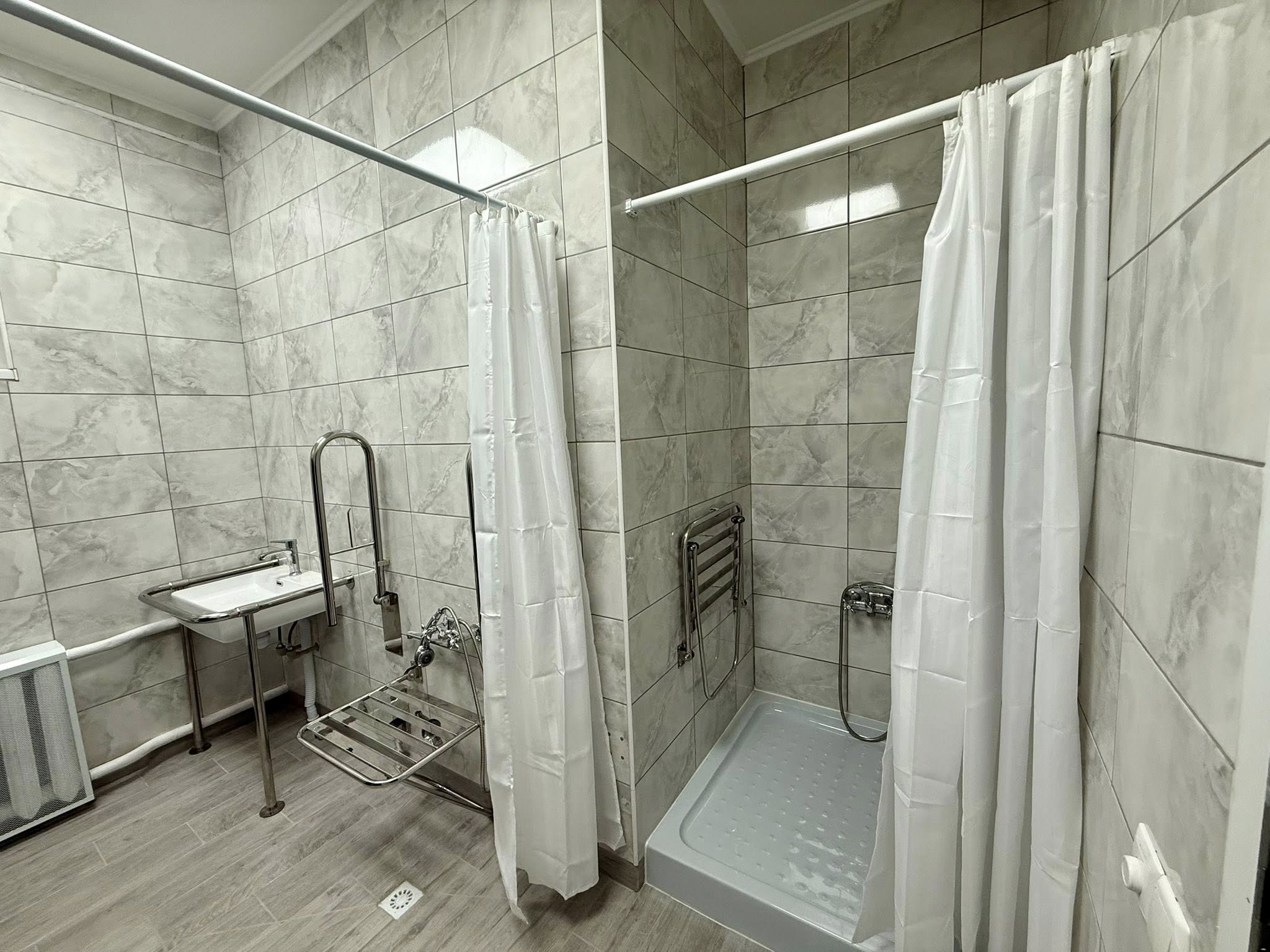 У Христинівській міській лікарні відремонтували операційну, палати і вбиральню - фото 2