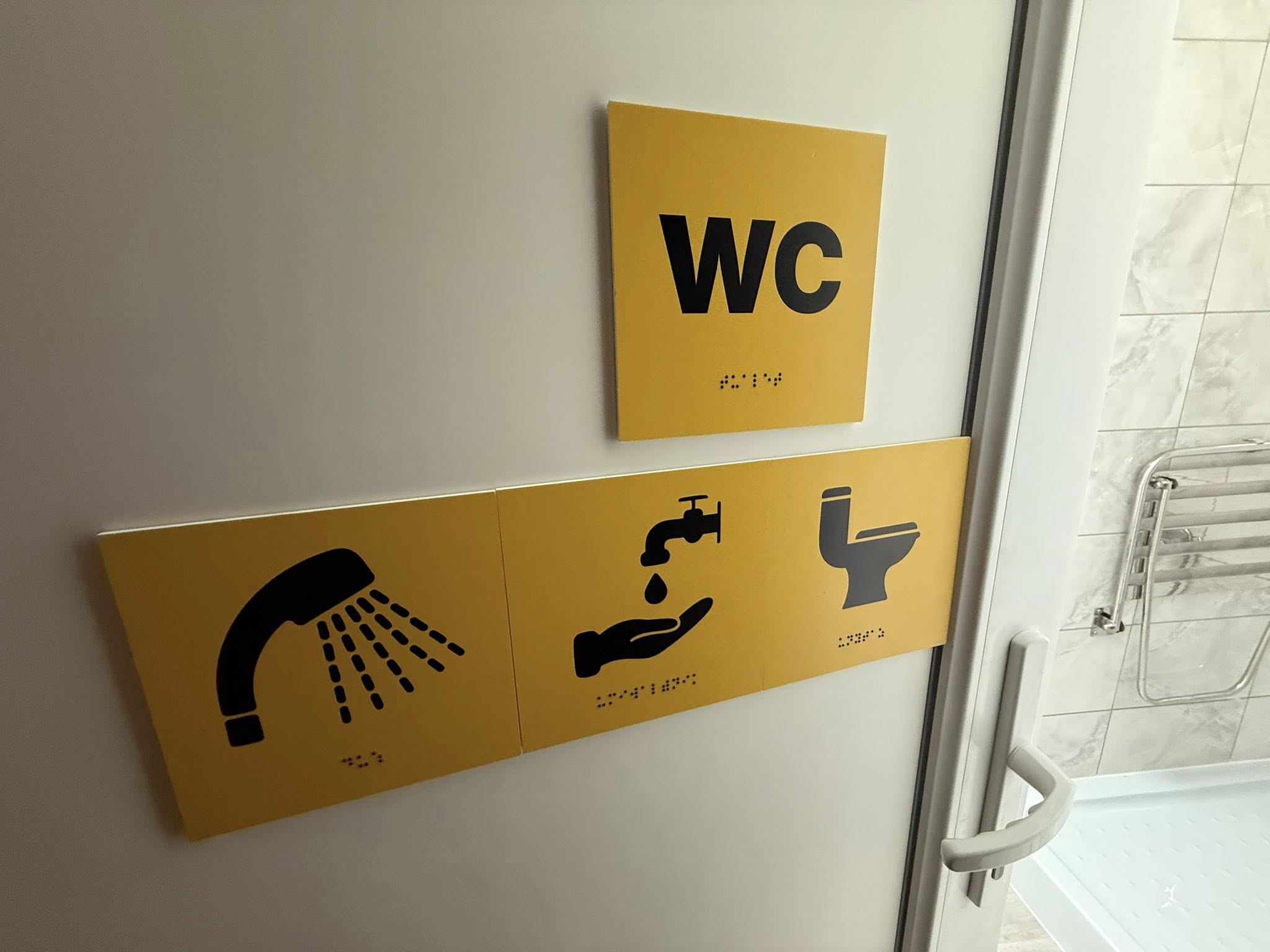 У Христинівській міській лікарні відремонтували операційну, палати і вбиральню - фото 3