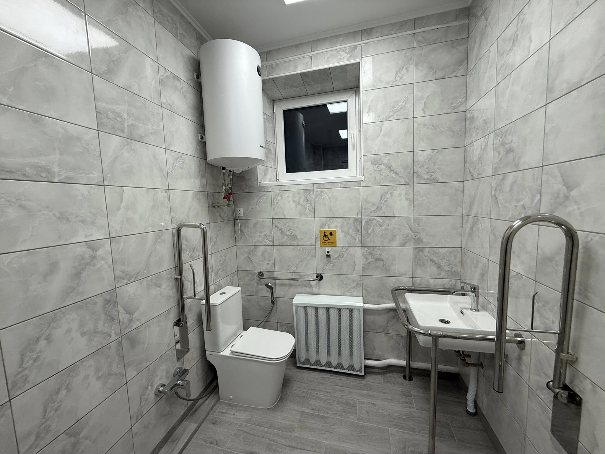 У Христинівській міській лікарні відремонтували операційну, палати і вбиральню - фото 4