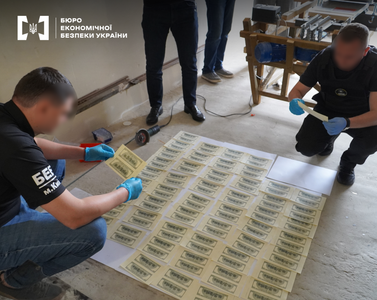 Підпільна друкарня доларів на Київщині: один з фігурантів постане перед судом