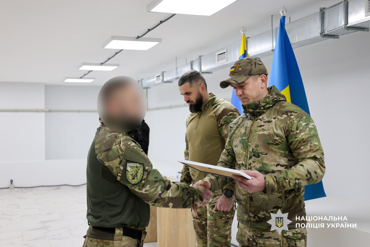 Бійці стрілецького батальйону поліції Черкащини отримали нагороди - фото 3