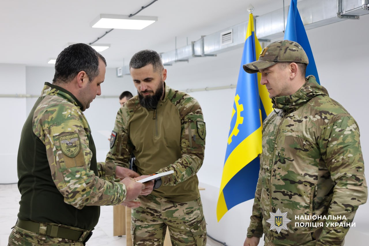 Бійці стрілецького батальйону поліції Черкащини отримали нагороди - фото 4