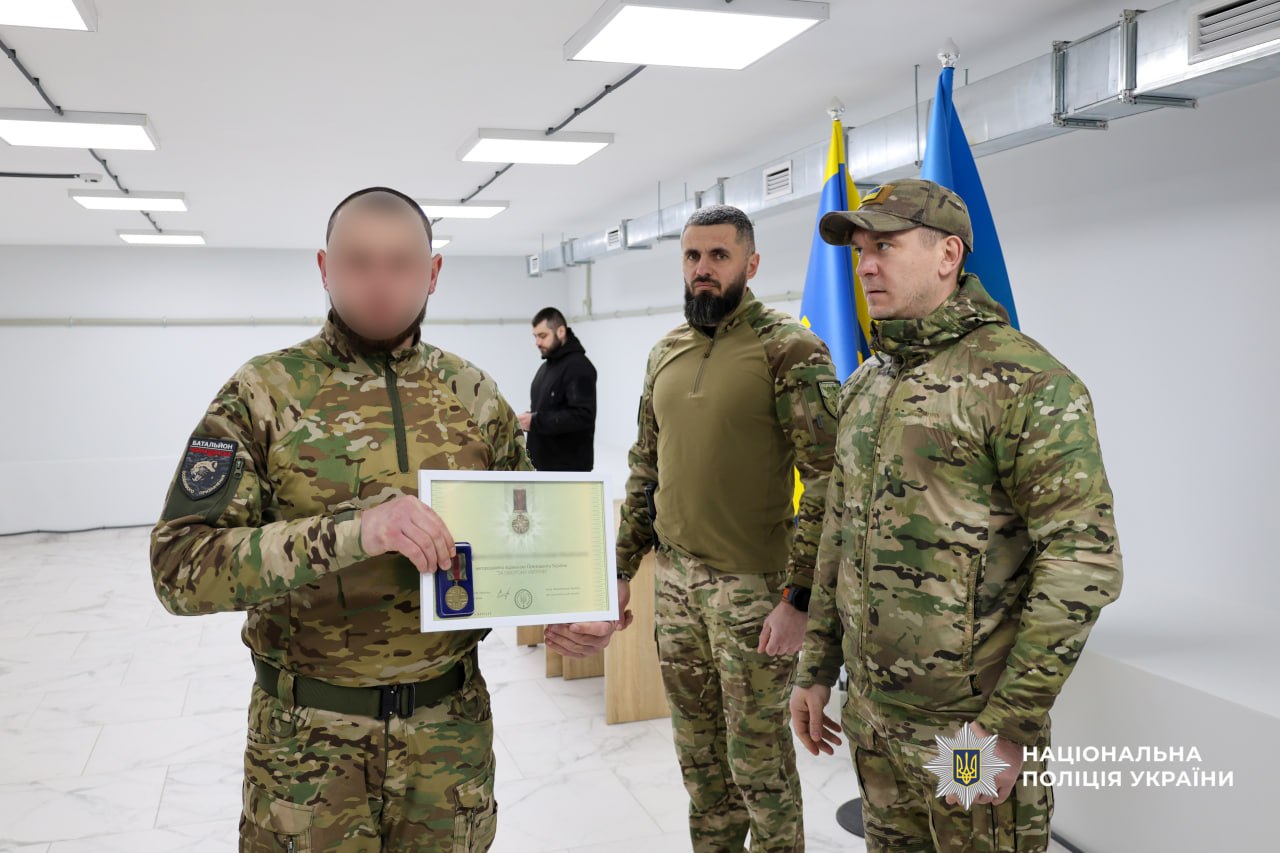 Бійці стрілецького батальйону поліції Черкащини отримали нагороди - фото 5