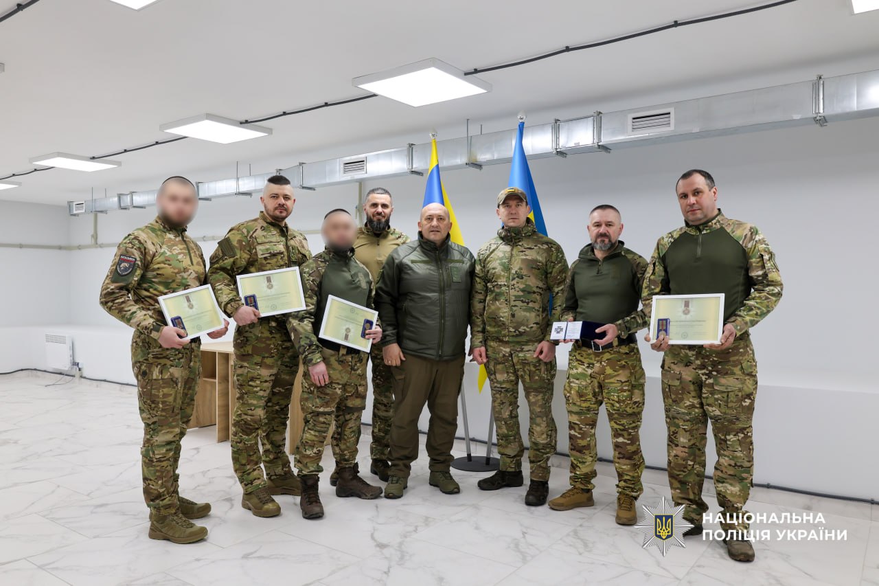 Бійці стрілецького батальйону поліції Черкащини отримали нагороди - фото 6