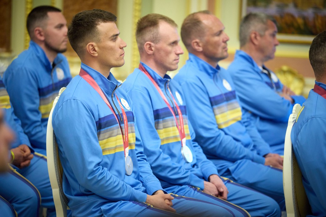 Зеленський зустрівся з українськими паралімпійцями й тренерами та відзначив їх державними нагородами - фото 2