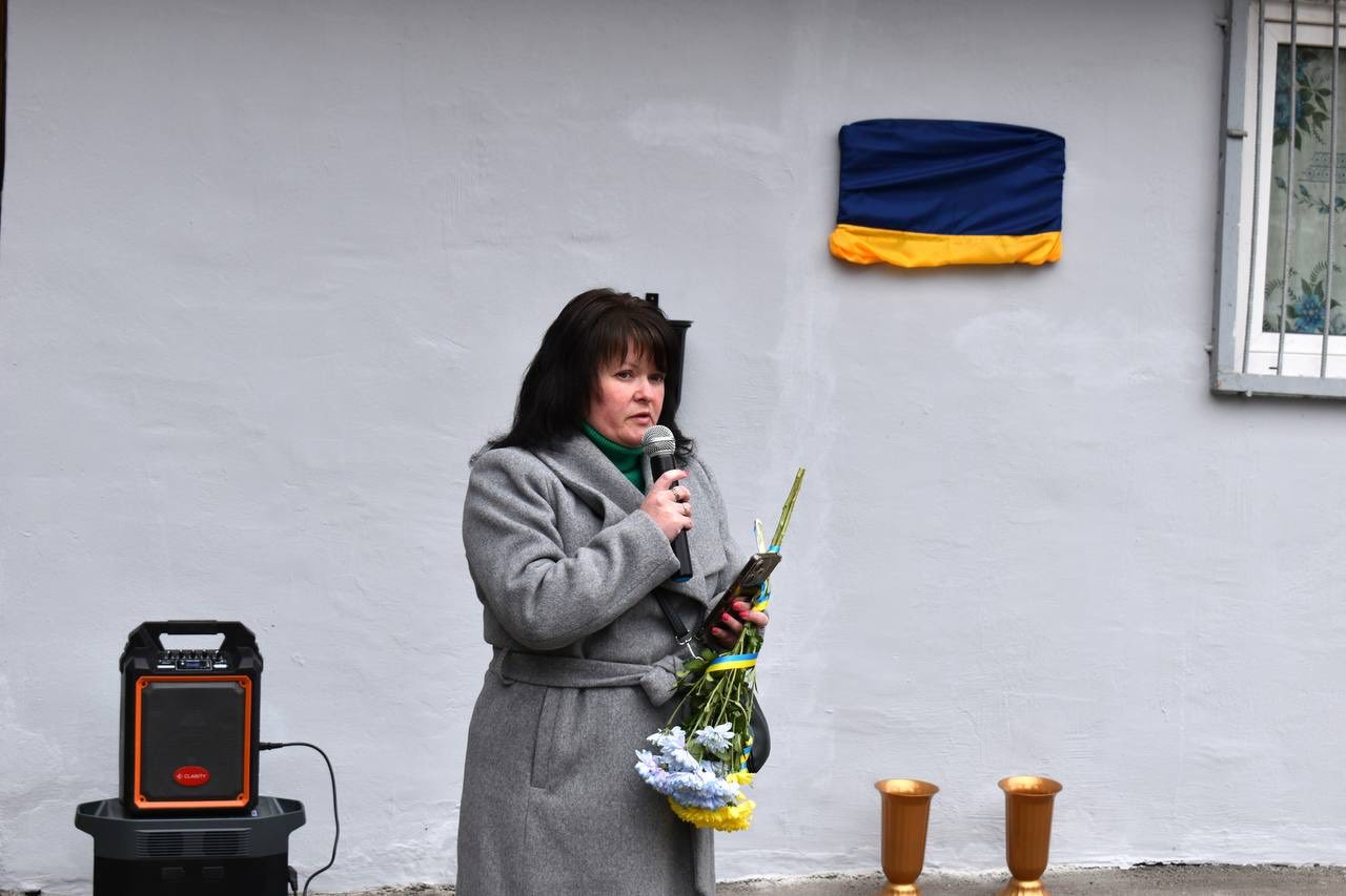 На Оболоні відкрили меморіальну дошку загиблому захиснику Олександру Громовцю