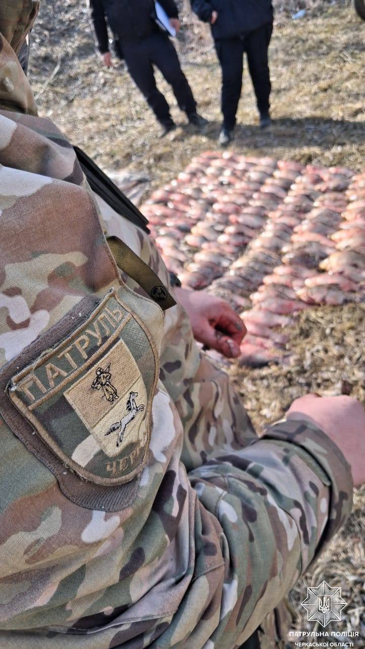 Браконьєри на Черкащині зловили 7 мішків риби і намагались втекти