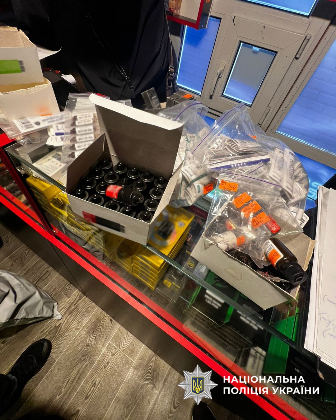 У Черкасах незаконно торгували рідинами для електронних сигарет - фото 4