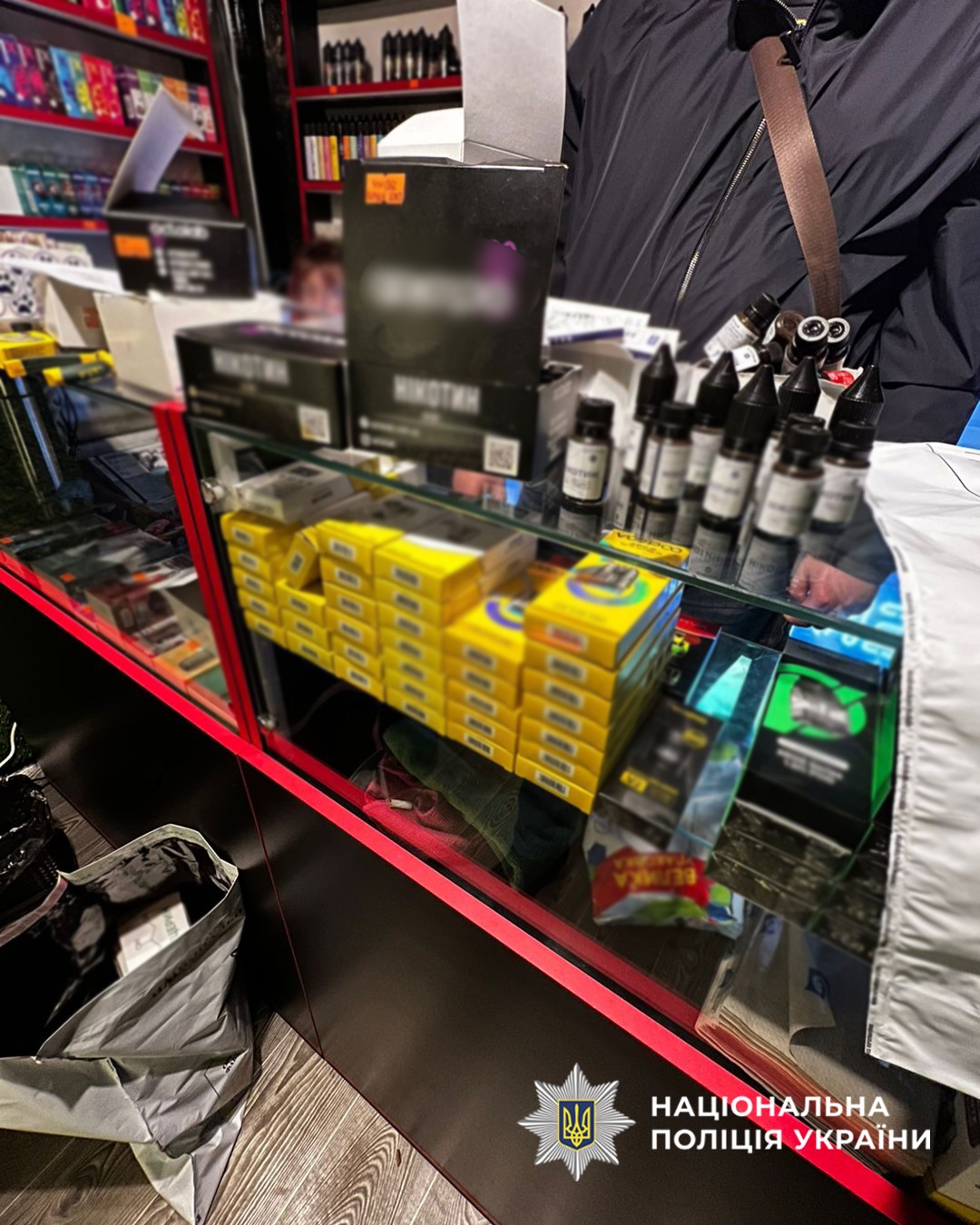 У Черкасах незаконно торгували рідинами для електронних сигарет - фото 5