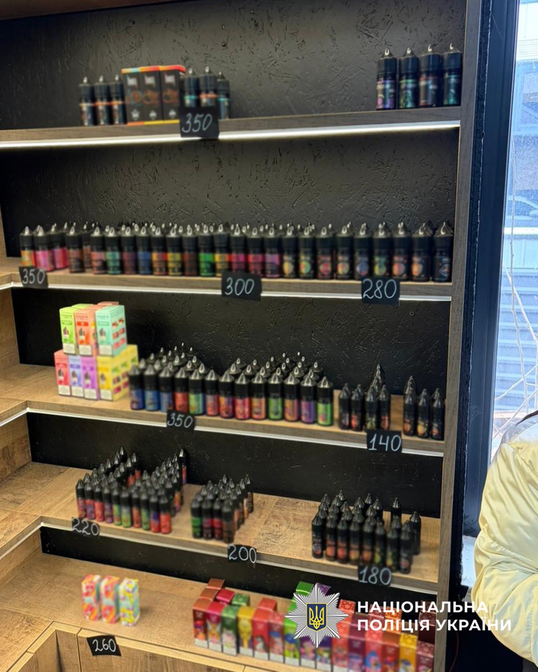 У Черкасах незаконно торгували рідинами для електронних сигарет - фото 7